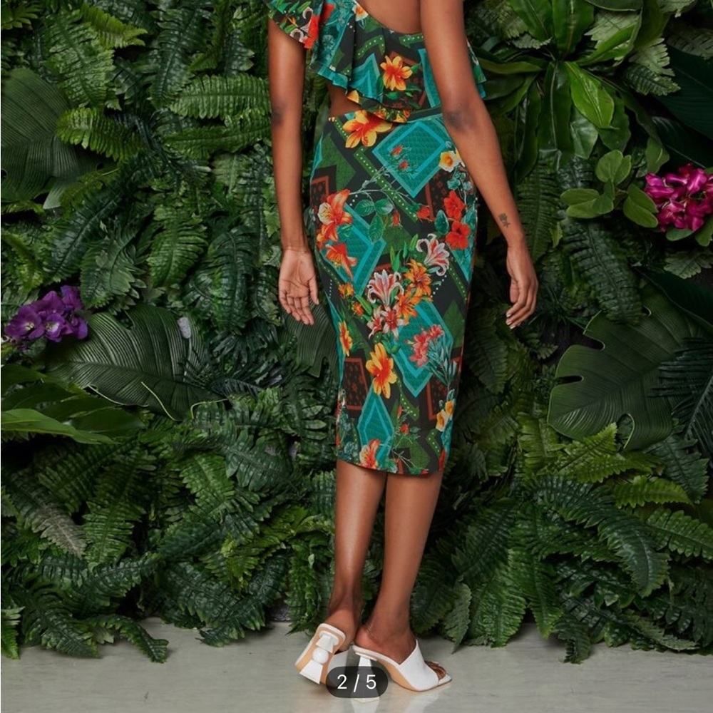 Floral One-Shoulder Two-Piece Set - Picture 4 of 5